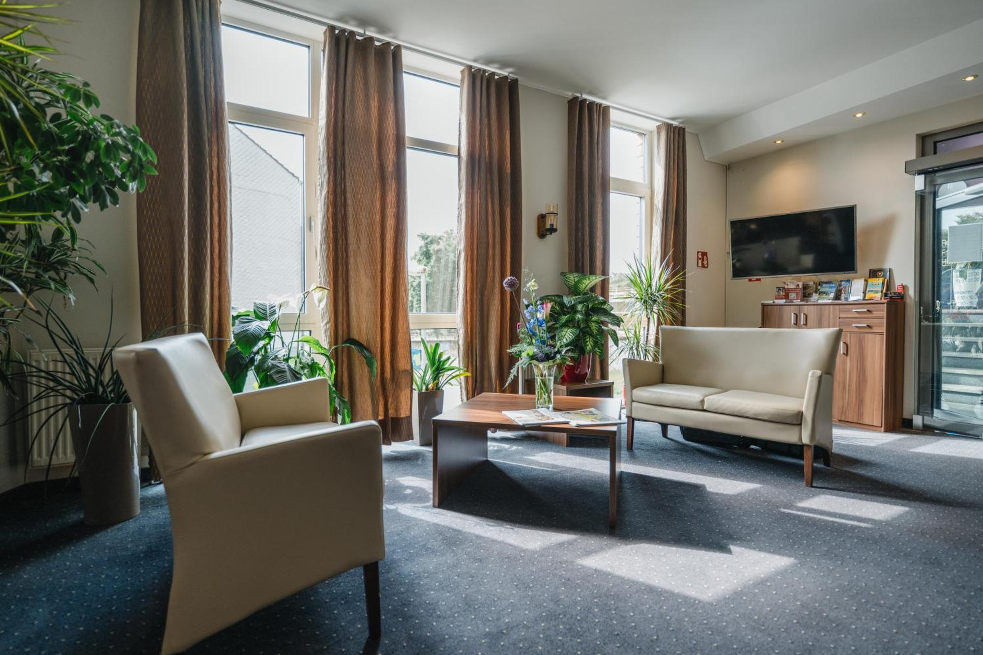 Hotel Mirage Дуйсбург Экстерьер фото