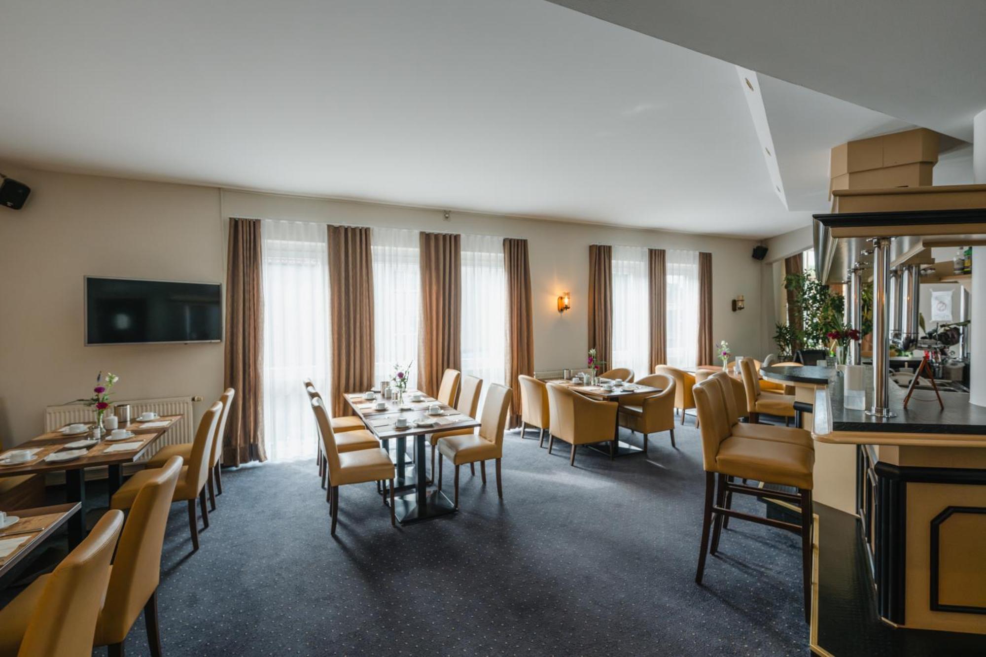 Hotel Mirage Дуйсбург Экстерьер фото