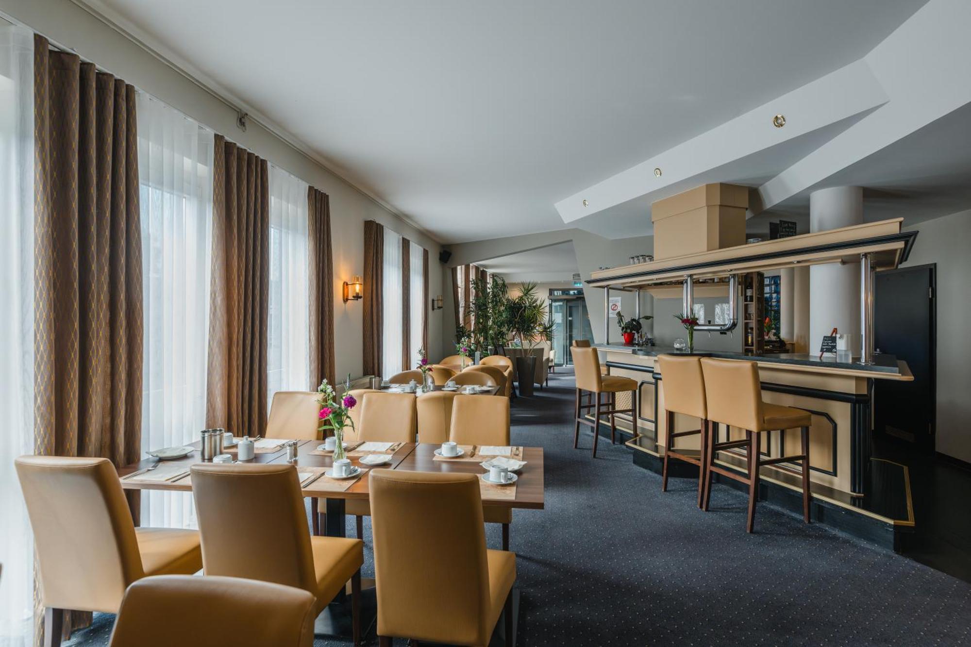 Hotel Mirage Дуйсбург Экстерьер фото