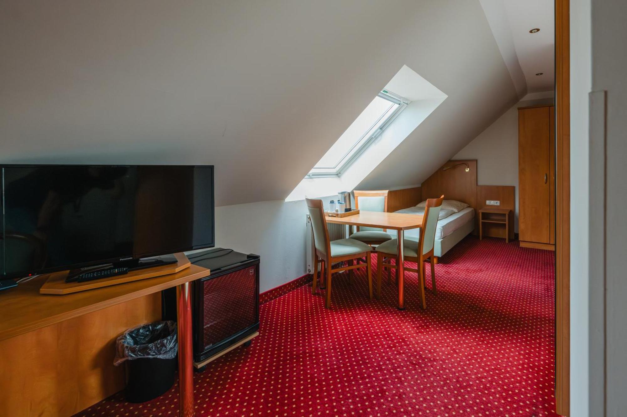 Hotel Mirage Дуйсбург Экстерьер фото
