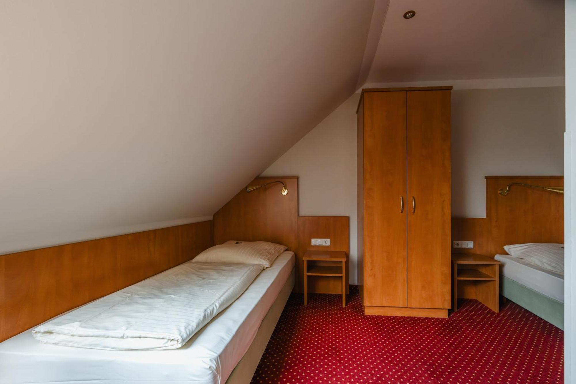 Hotel Mirage Дуйсбург Экстерьер фото