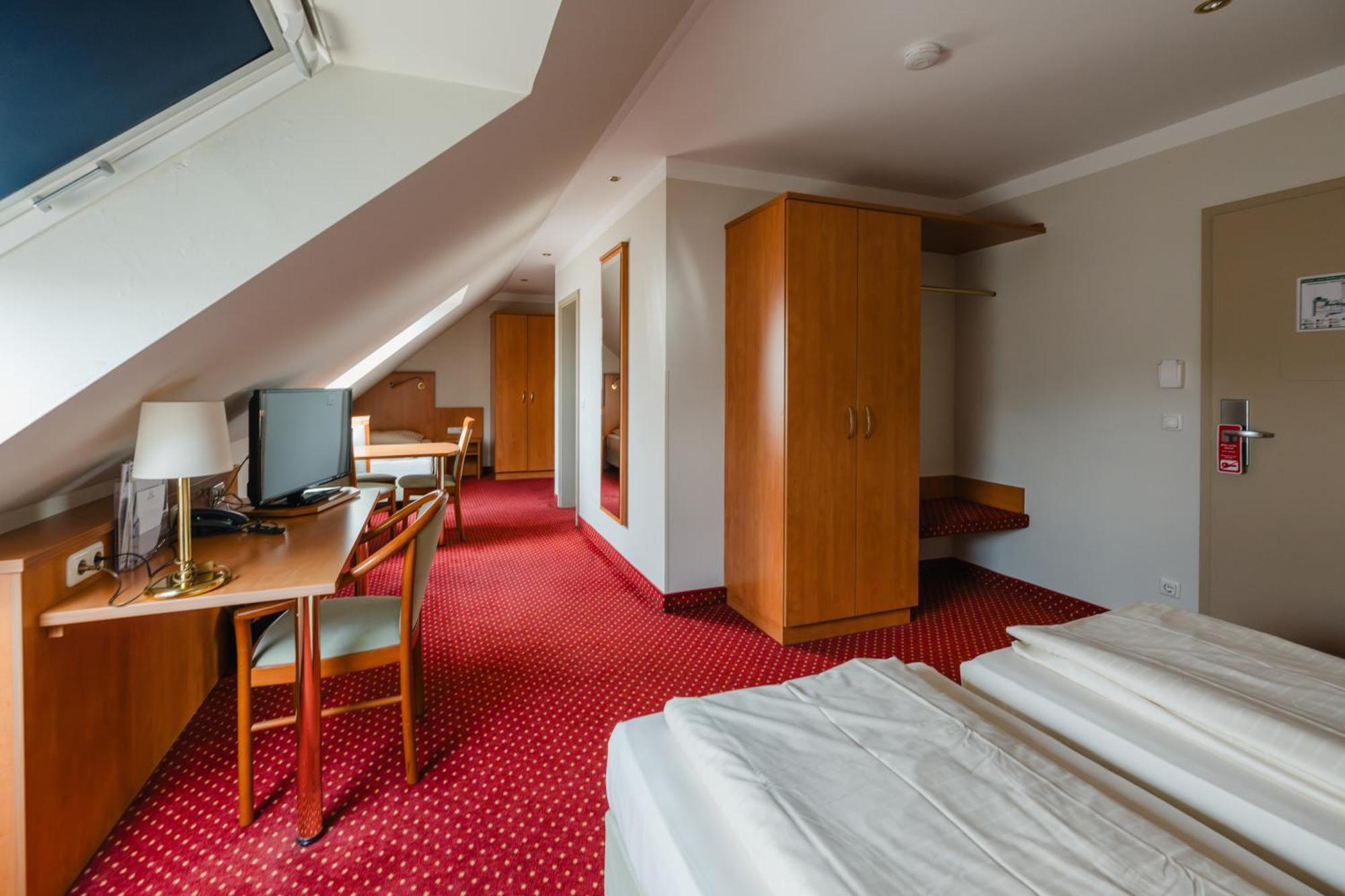Hotel Mirage Дуйсбург Экстерьер фото