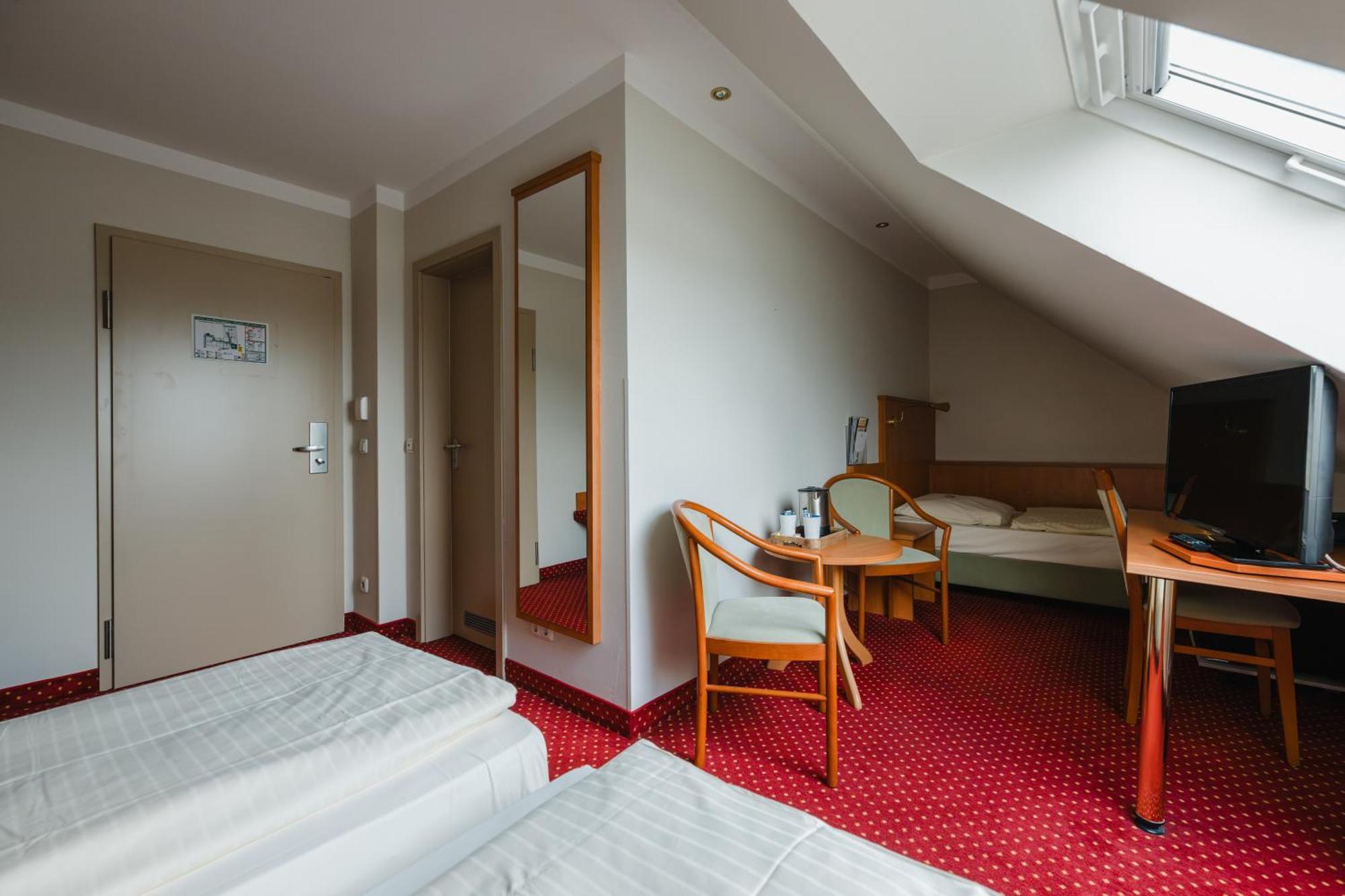Hotel Mirage Дуйсбург Экстерьер фото