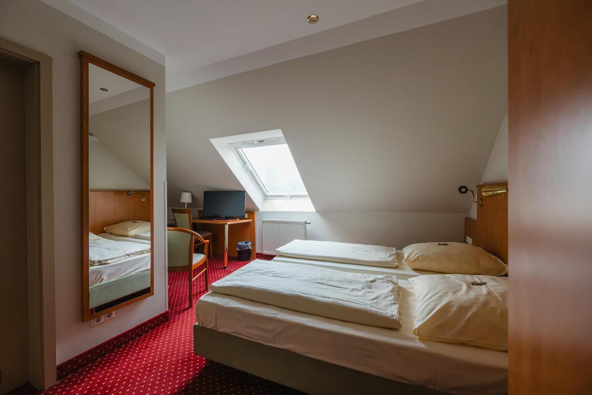 Hotel Mirage Дуйсбург Экстерьер фото