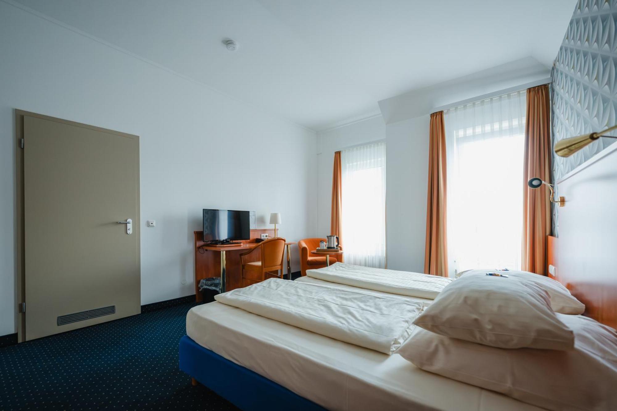 Hotel Mirage Дуйсбург Экстерьер фото