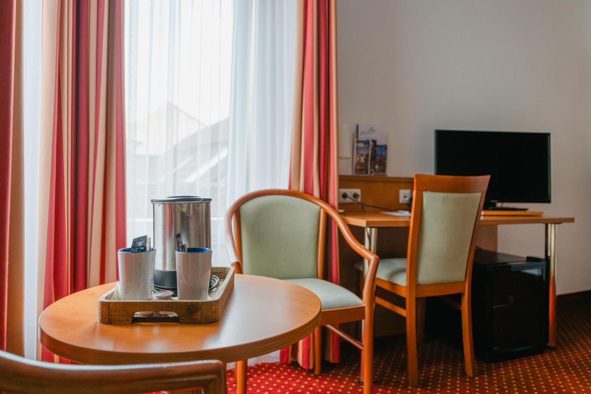 Hotel Mirage Дуйсбург Экстерьер фото