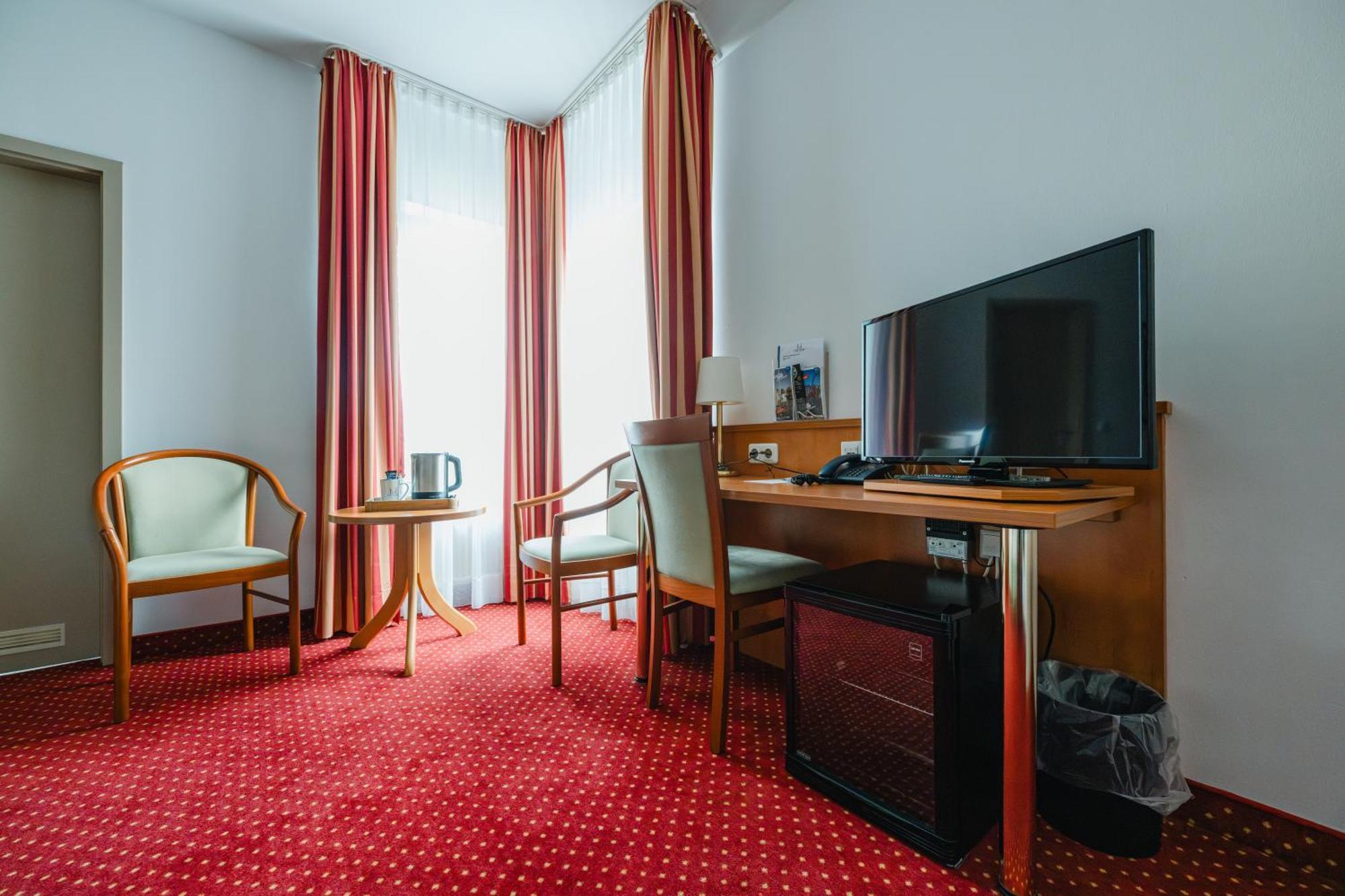 Hotel Mirage Дуйсбург Экстерьер фото