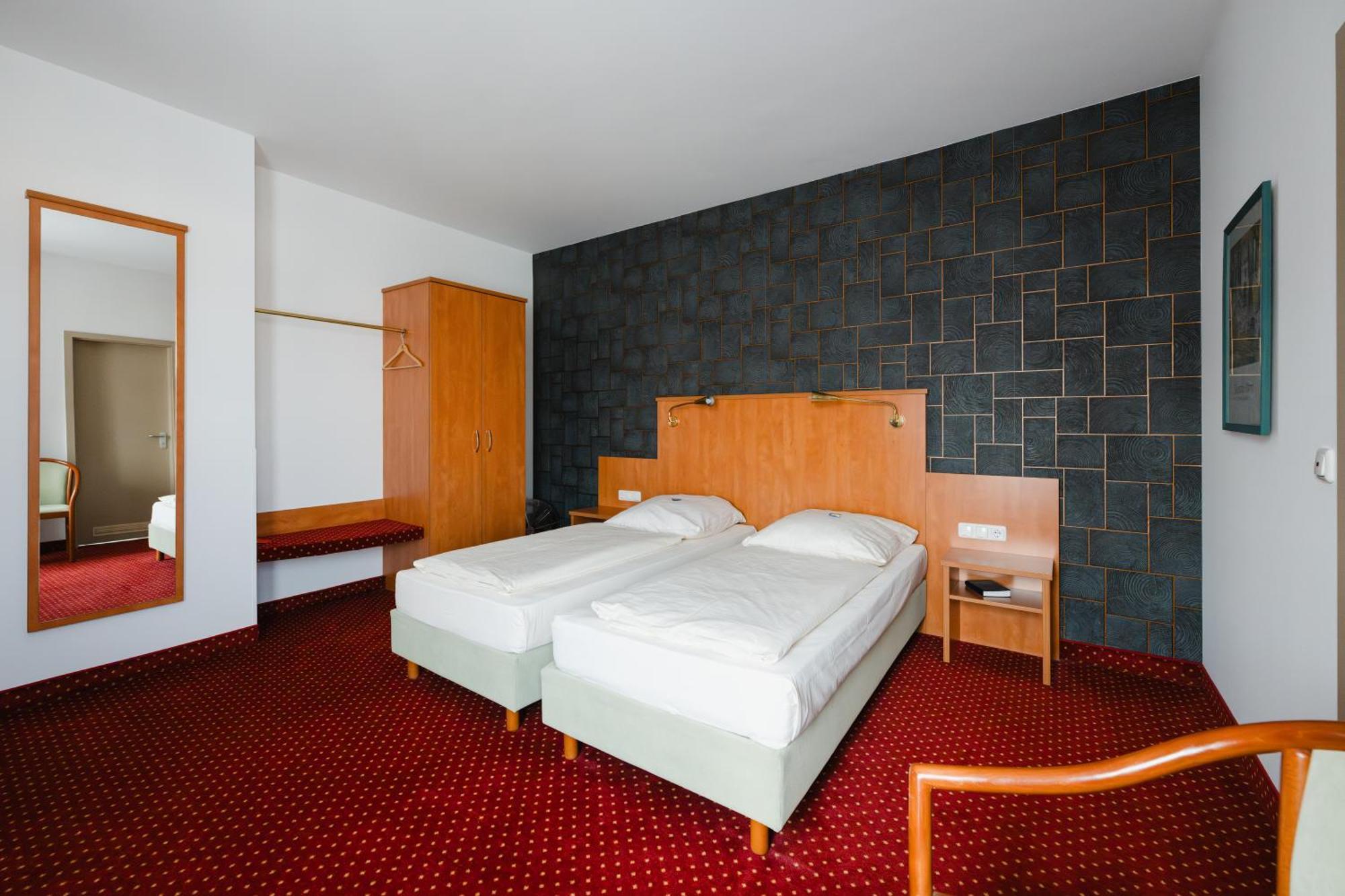 Hotel Mirage Дуйсбург Экстерьер фото