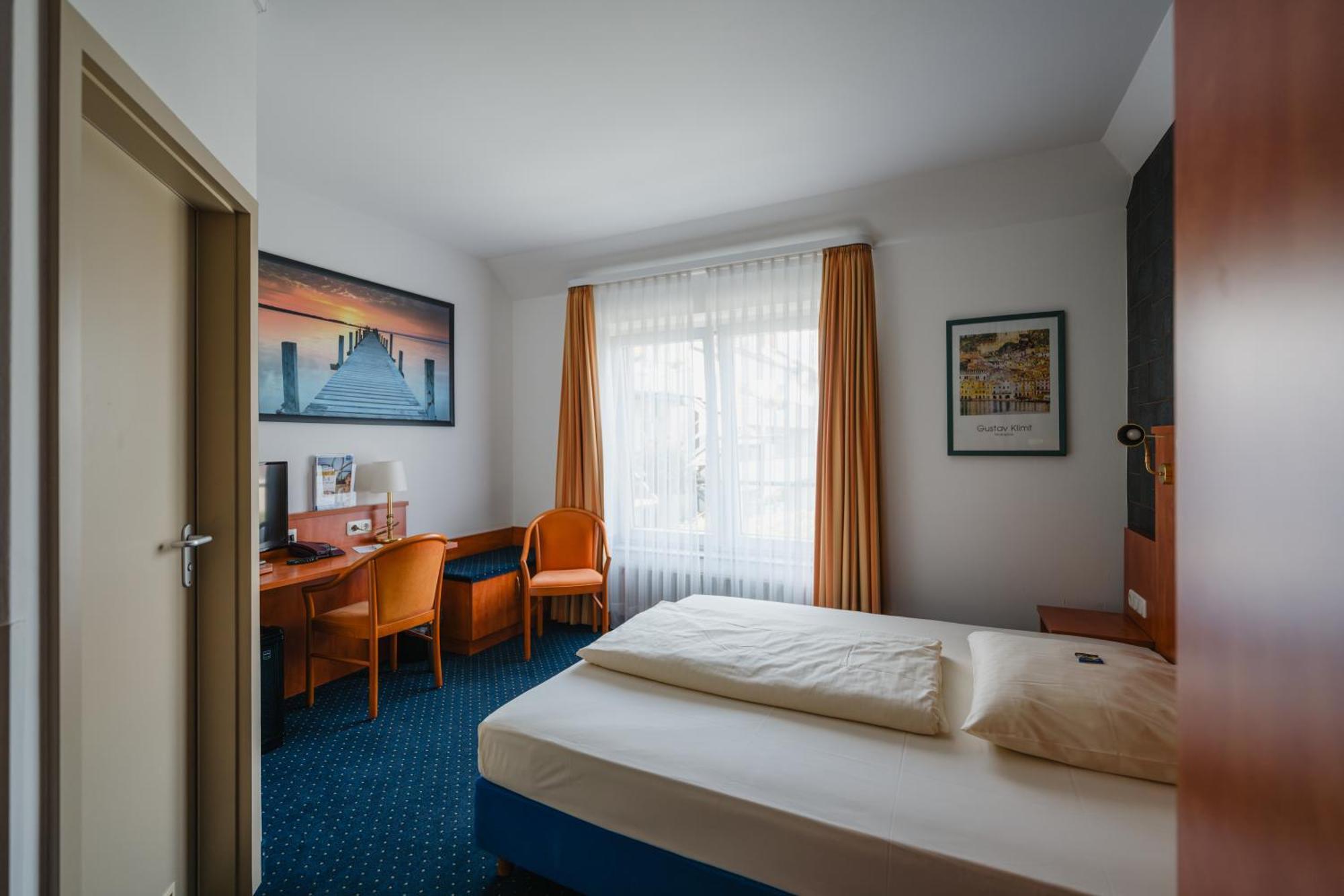 Hotel Mirage Дуйсбург Экстерьер фото