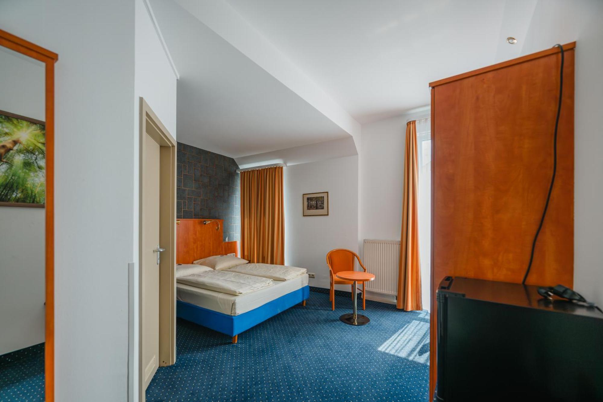 Hotel Mirage Дуйсбург Экстерьер фото