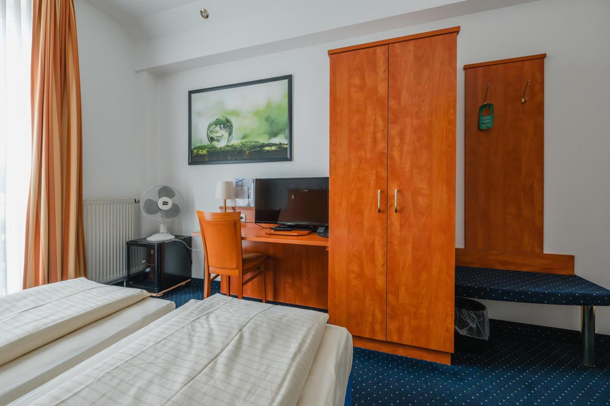 Hotel Mirage Дуйсбург Экстерьер фото