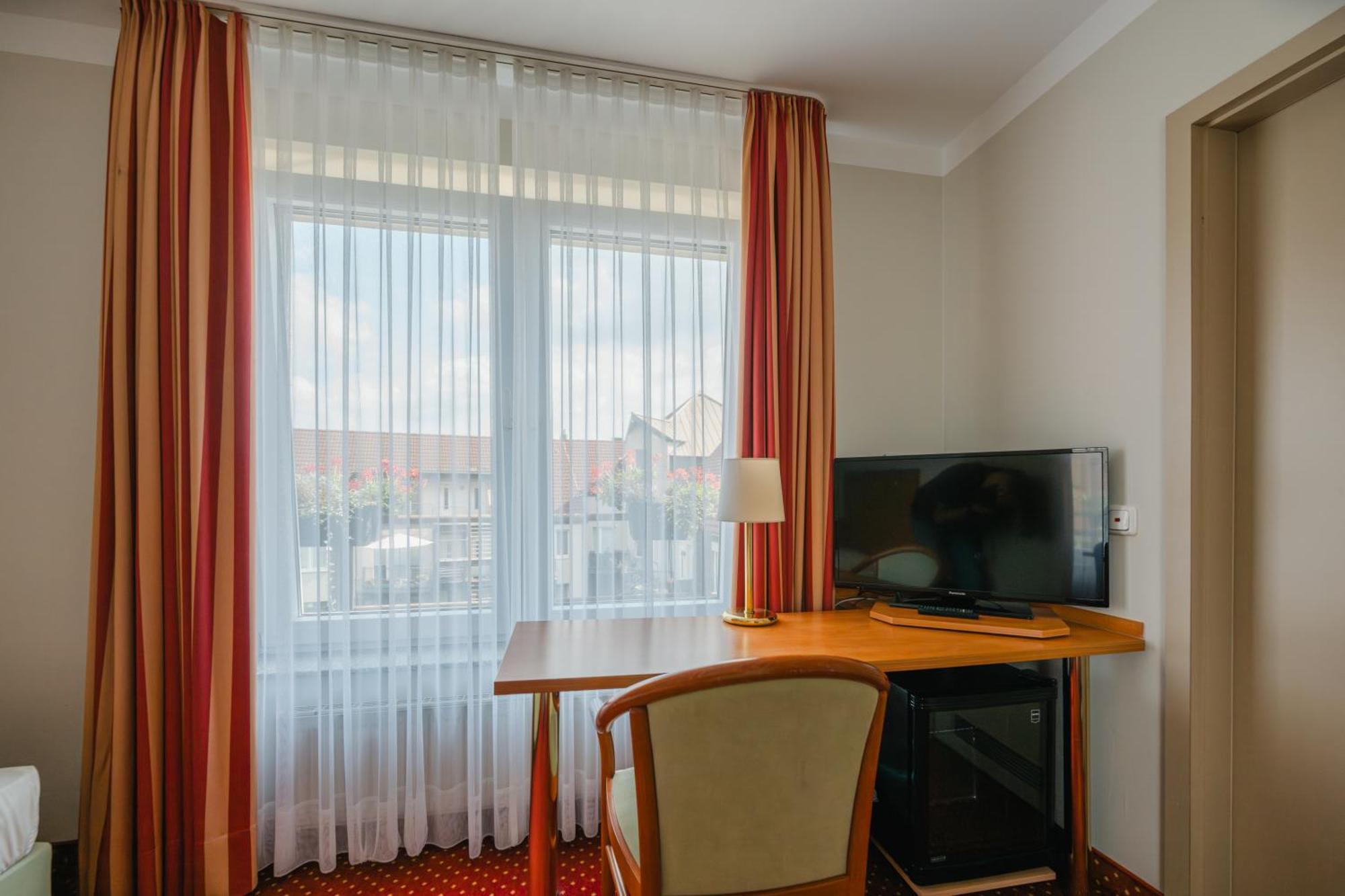 Hotel Mirage Дуйсбург Экстерьер фото