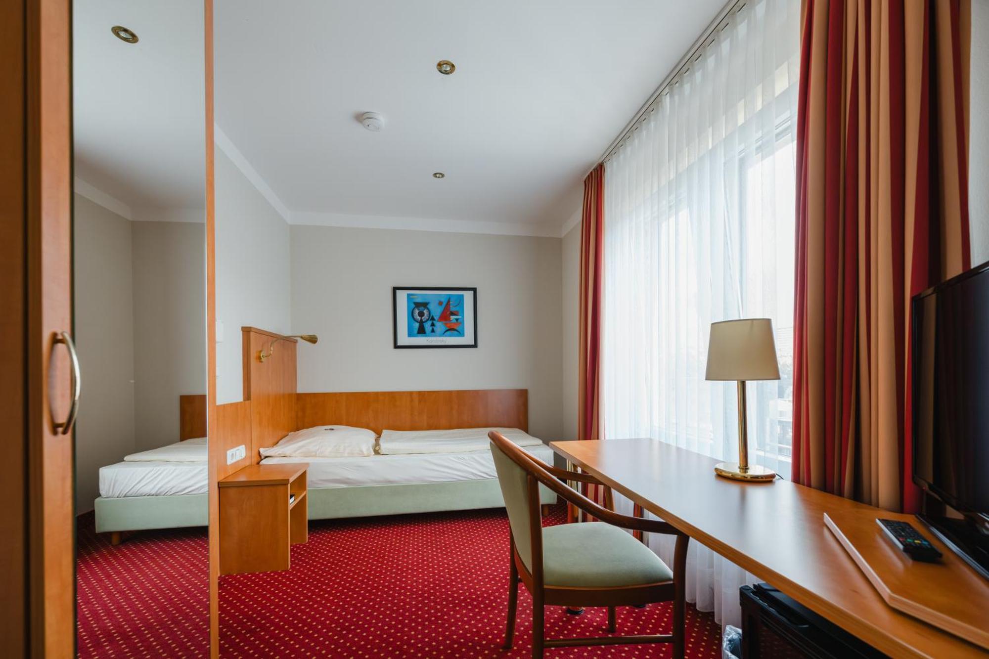 Hotel Mirage Дуйсбург Экстерьер фото